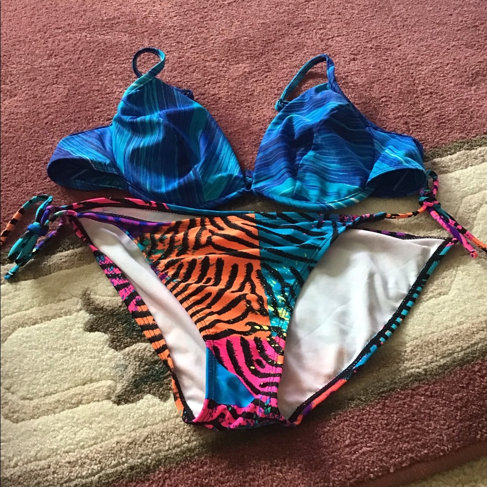 St Johns bay 38C with Ocean Pacific XL bottom very colorful works together